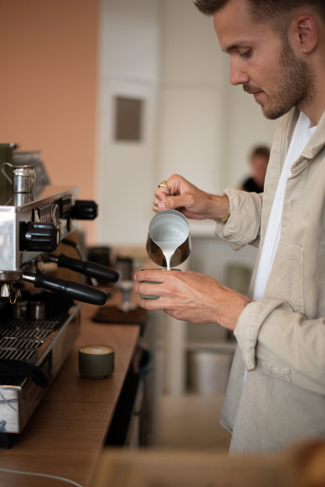YUSU, best coffee in Amsterdam East. YUSU has many different coffee beans. All responsibly produced by independent farmers.
